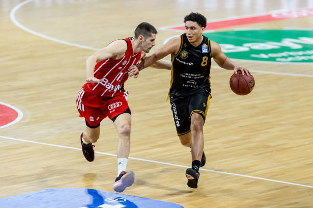 境中控球的 境中控球的